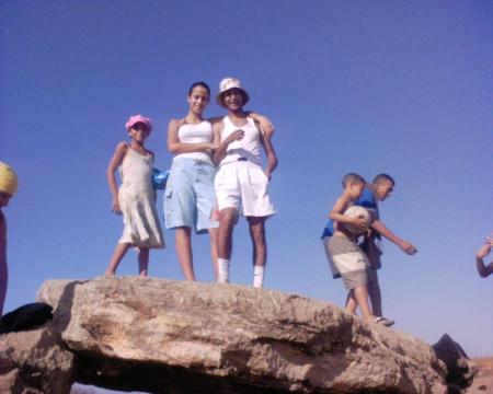 moi avec nehayla a la plage